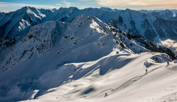 Spring heli skiing Revelstoke